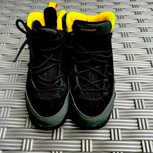 Kids pre-school Boy size 13 c Retro black Jordan’s